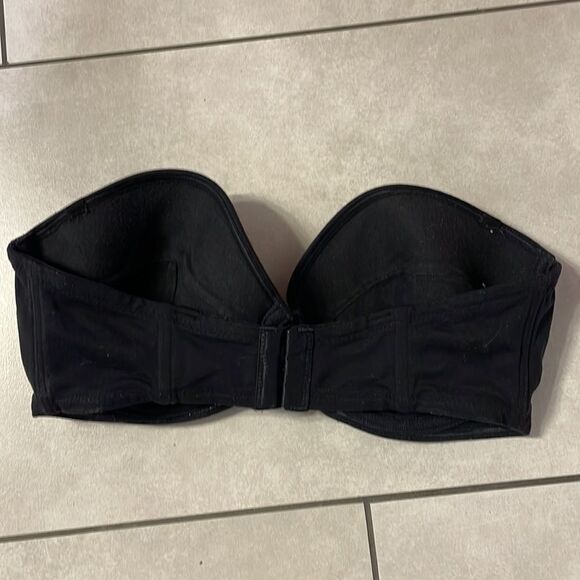 𝅺victoria Secrets woman’s black strapless bra - Picture 3 of 10